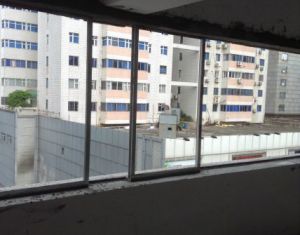 广东粤港湾工程设计有限公司办公楼制作玻璃幕墙（制作好的幕墙骨架）
